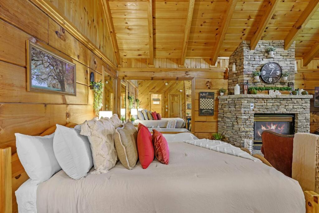 Do Not Disturb - Pigeon Forge Smoky Mountain Studio Cabin, Hot Tub, Fireplace Buitenkant foto