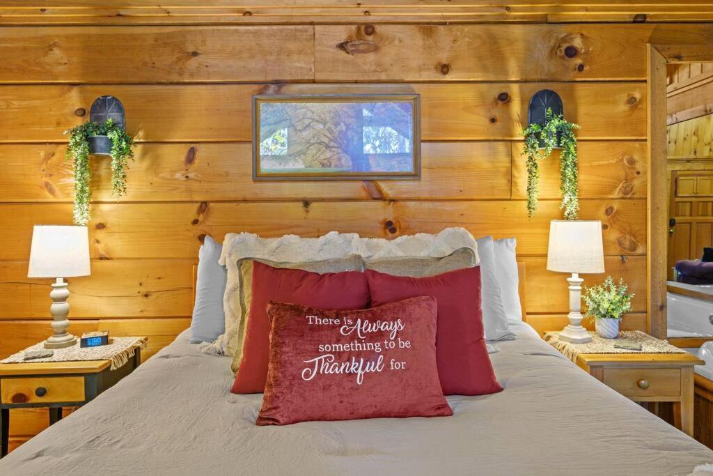 Do Not Disturb - Pigeon Forge Smoky Mountain Studio Cabin, Hot Tub, Fireplace Buitenkant foto